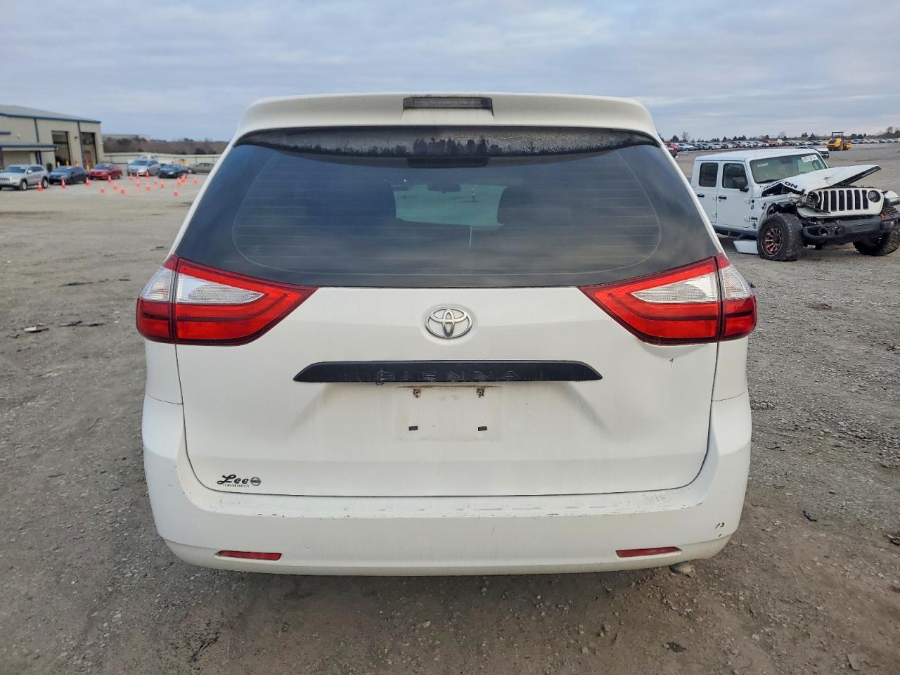 2015 TOYOTA SIENNA photo 11