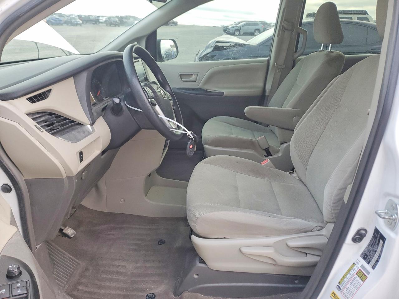 2015 TOYOTA SIENNA photo 13
