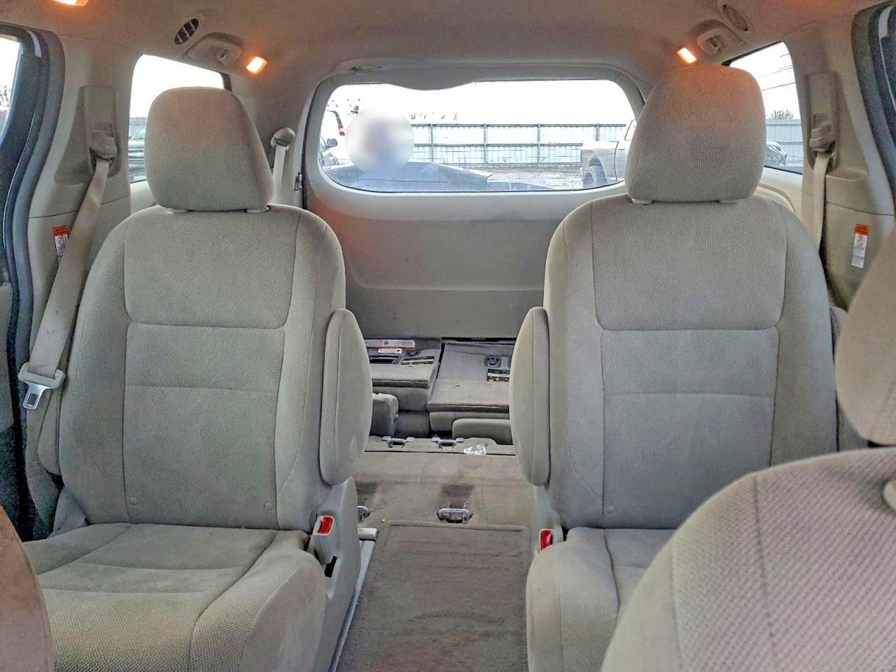 2015 TOYOTA SIENNA photo 19