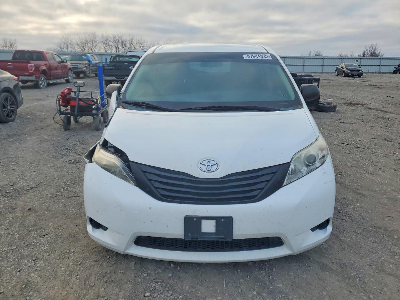 2015 TOYOTA SIENNA photo 9