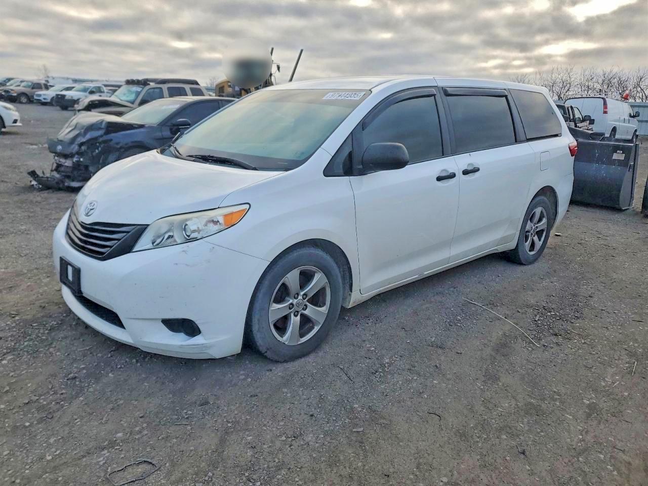 2015 TOYOTA SIENNA
