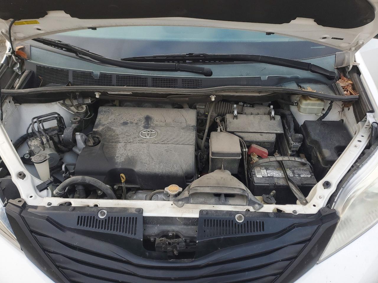 2015 TOYOTA SIENNA photo 23