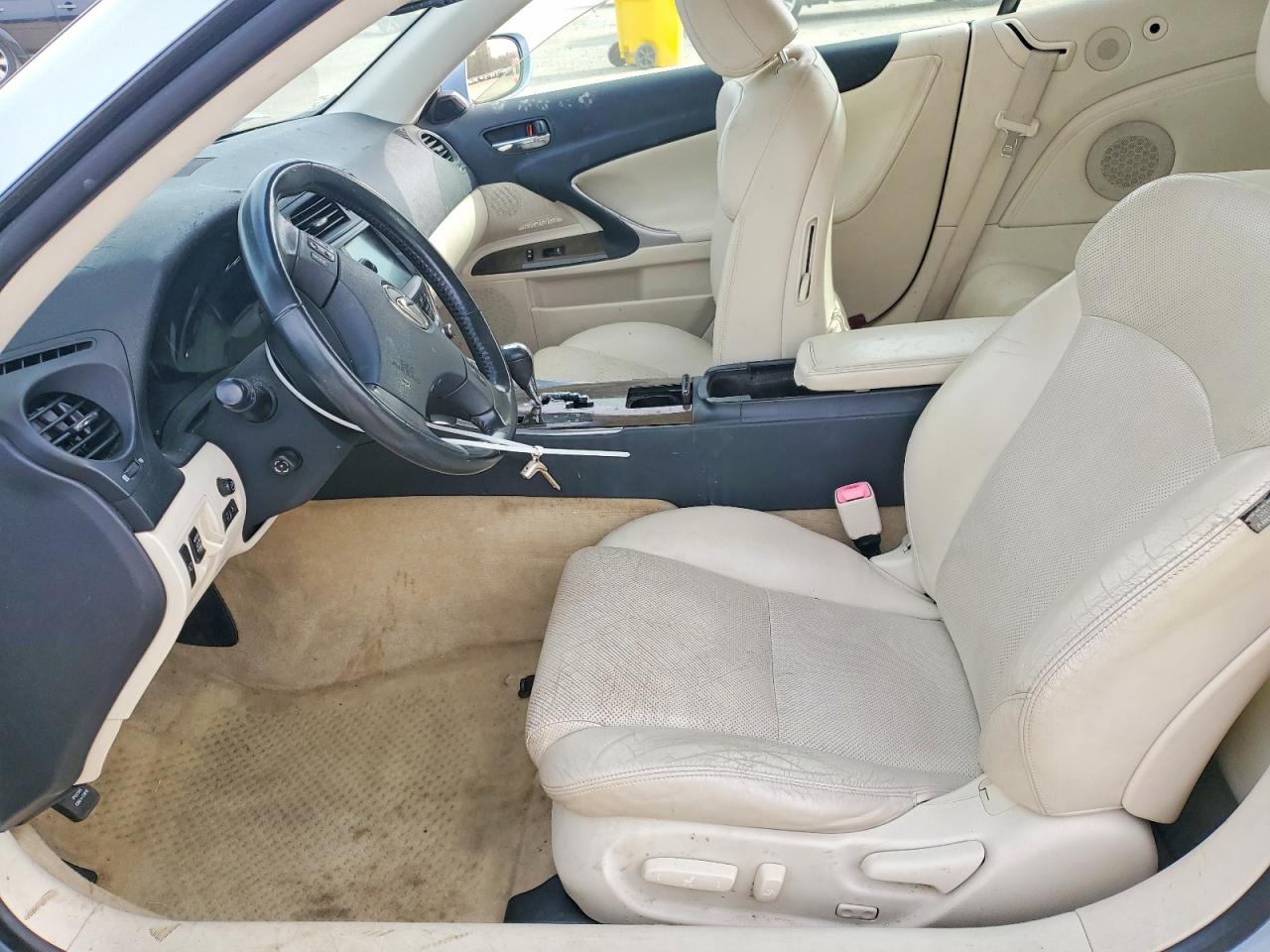 2010 LEXUS IS 250 photo 7