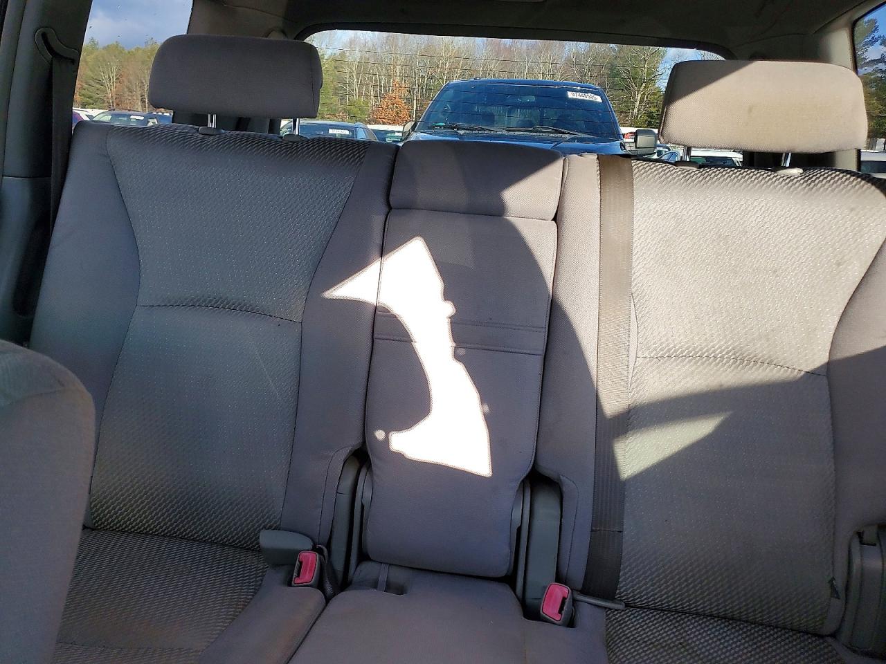2004 TOYOTA HIGHLANDER photo 19