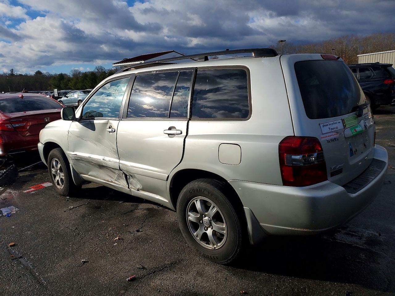 2004 TOYOTA HIGHLANDER photo 3