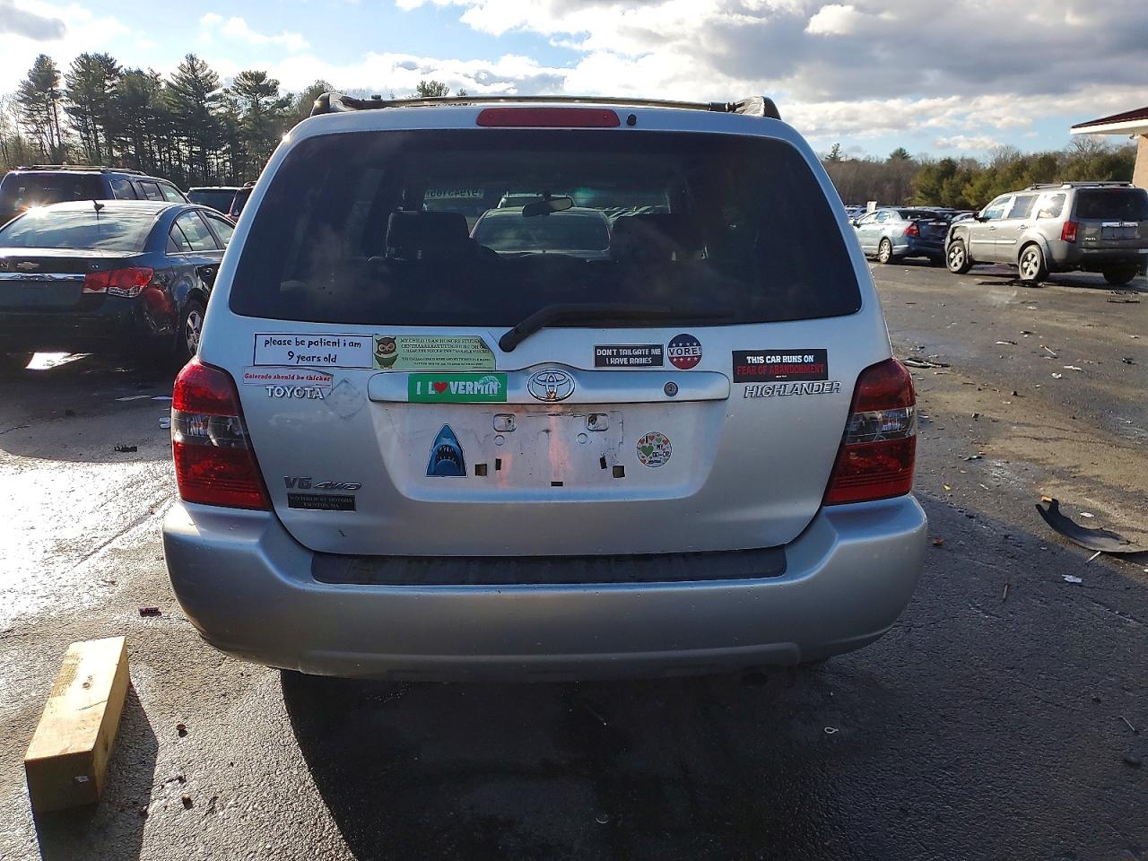2004 TOYOTA HIGHLANDER photo 11