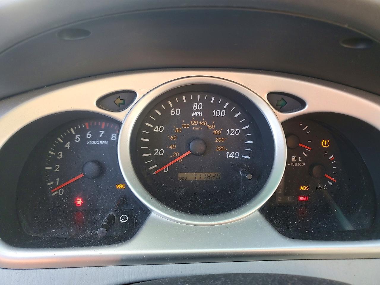2004 TOYOTA HIGHLANDER photo 17