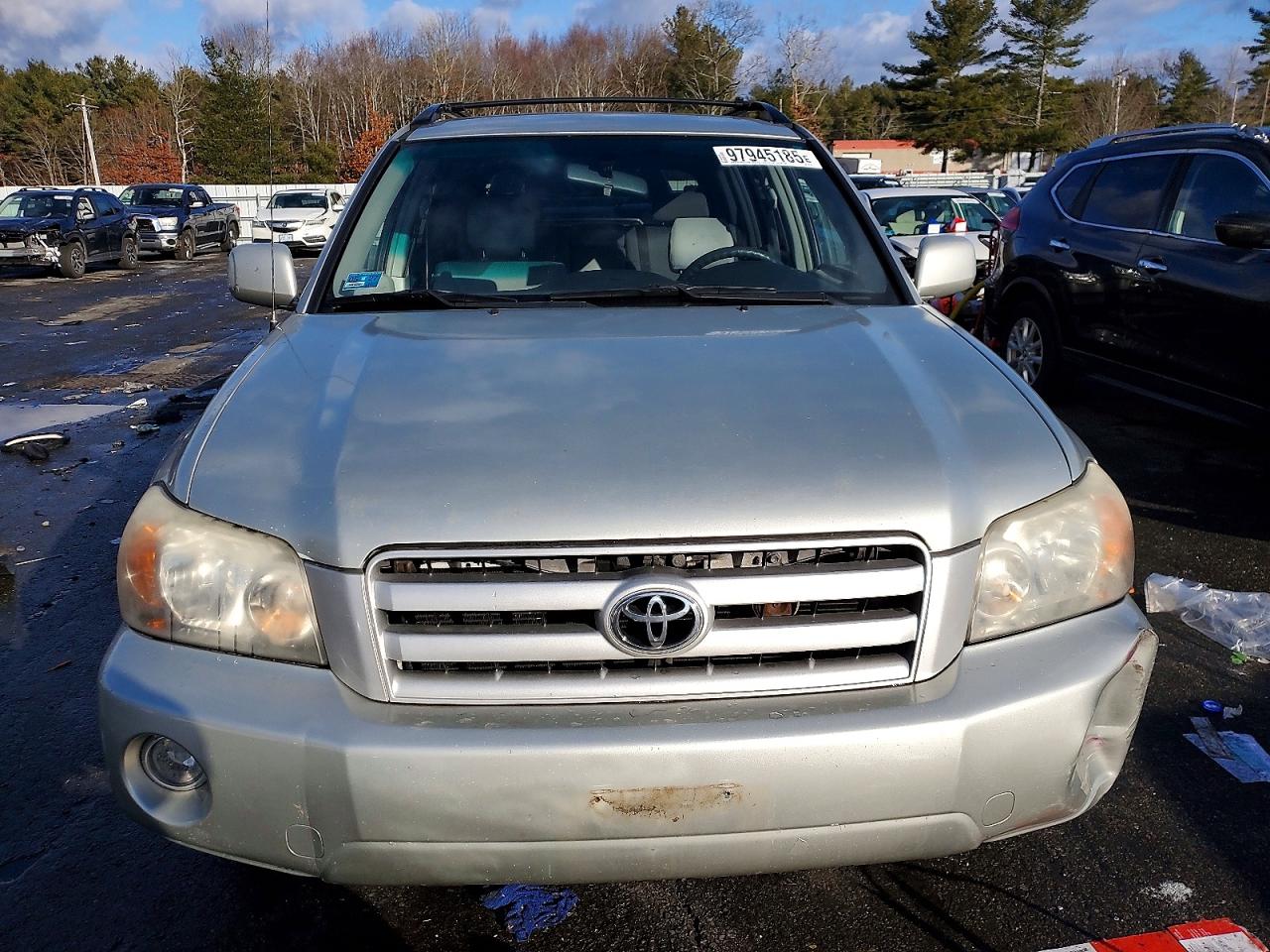 2004 TOYOTA HIGHLANDER photo 9