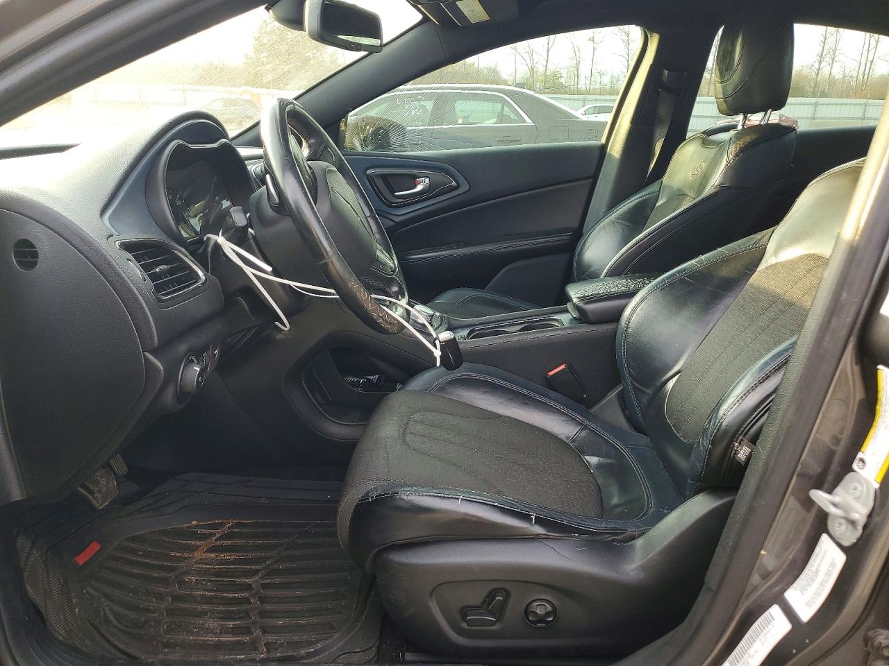 2015 CHRYSLER 200 S photo 13