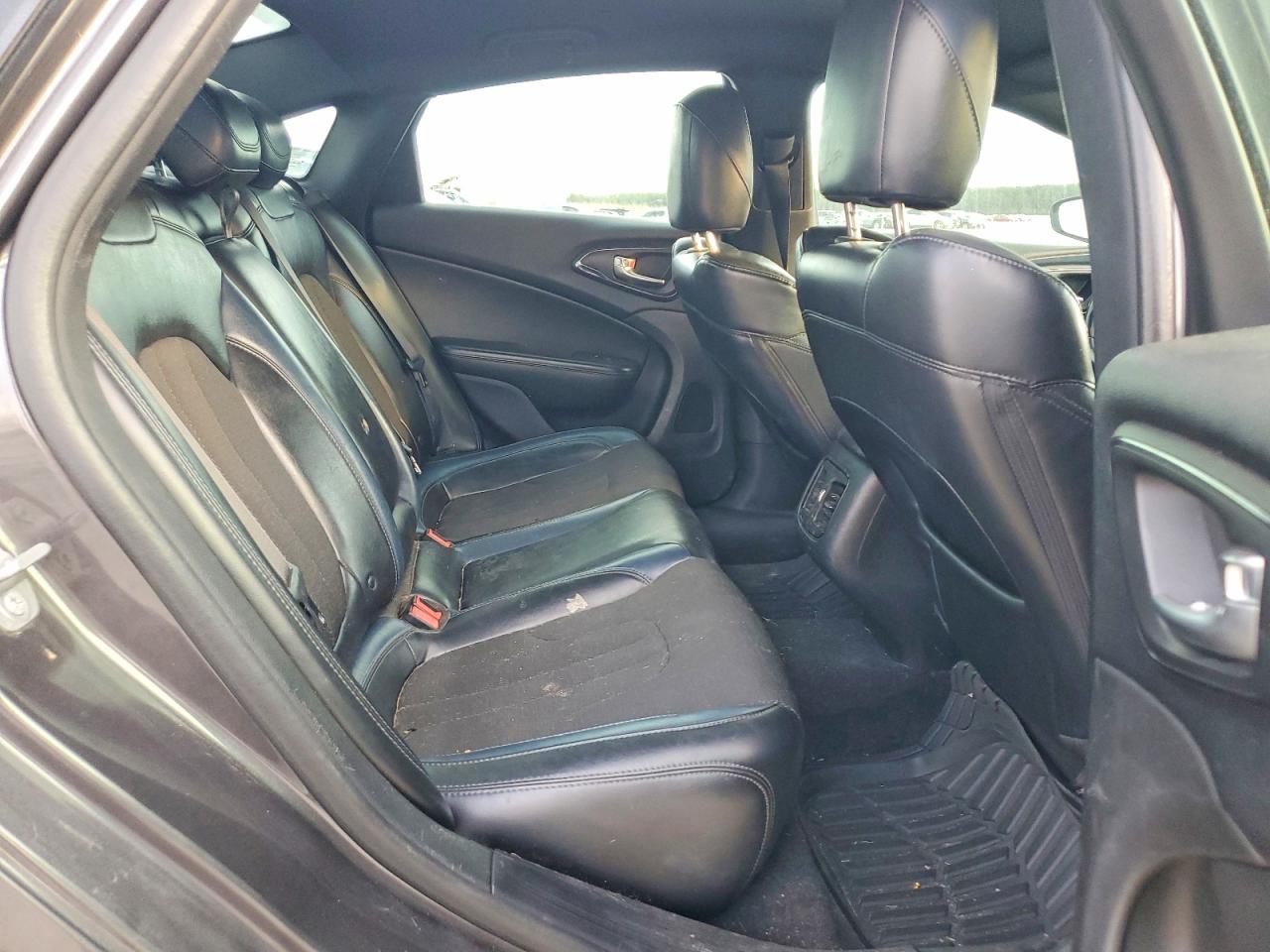 2015 CHRYSLER 200 S photo 19