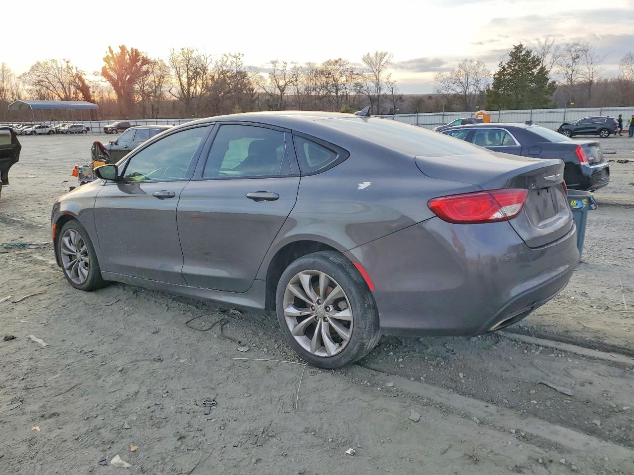 2015 CHRYSLER 200 S photo 3