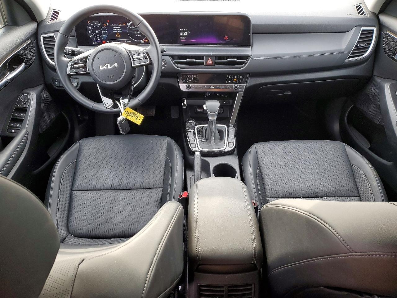2025 KIA SELTOS EX photo 8