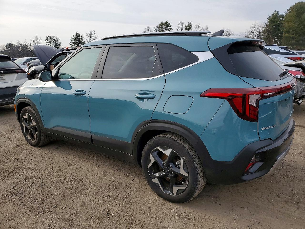 2025 KIA SELTOS EX photo 2