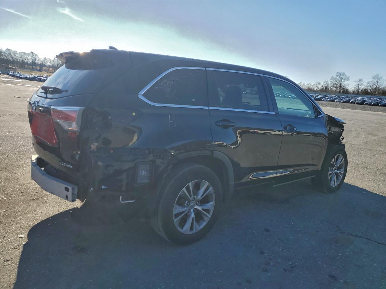 2014 TOYOTA HIGHLANDER XLE photo 3