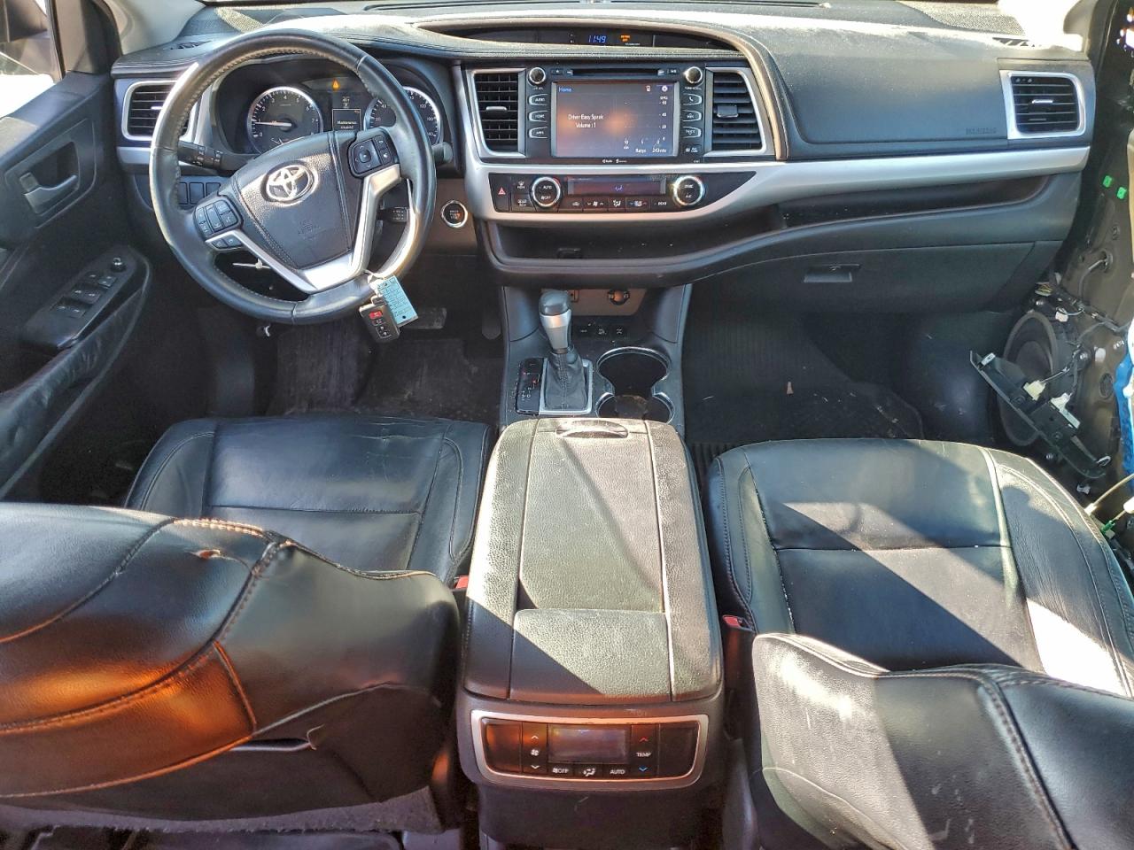 2014 TOYOTA HIGHLANDER XLE photo 8