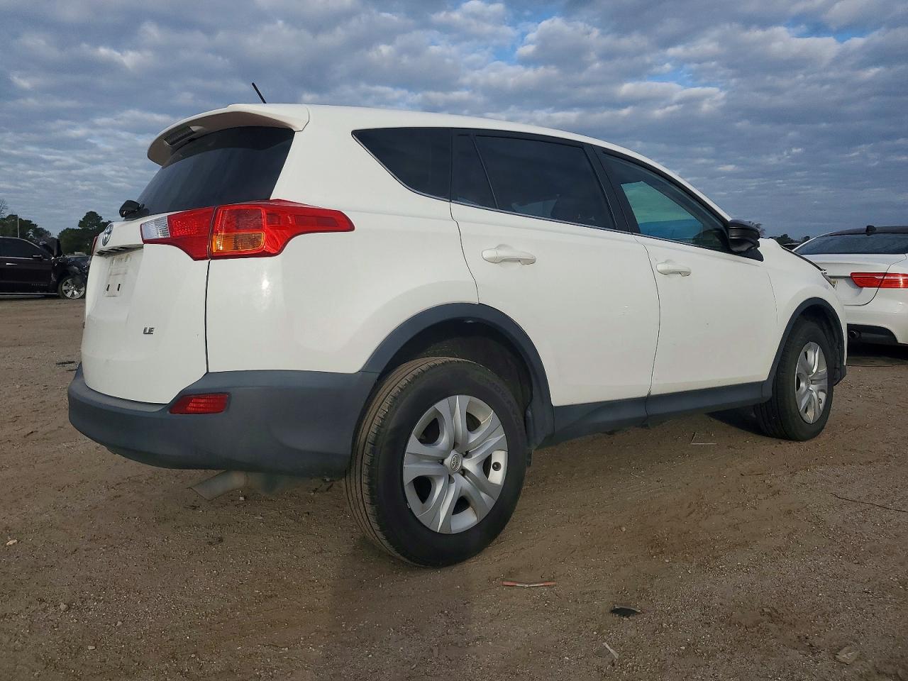 2015 TOYOTA RAV4 LE photo 3