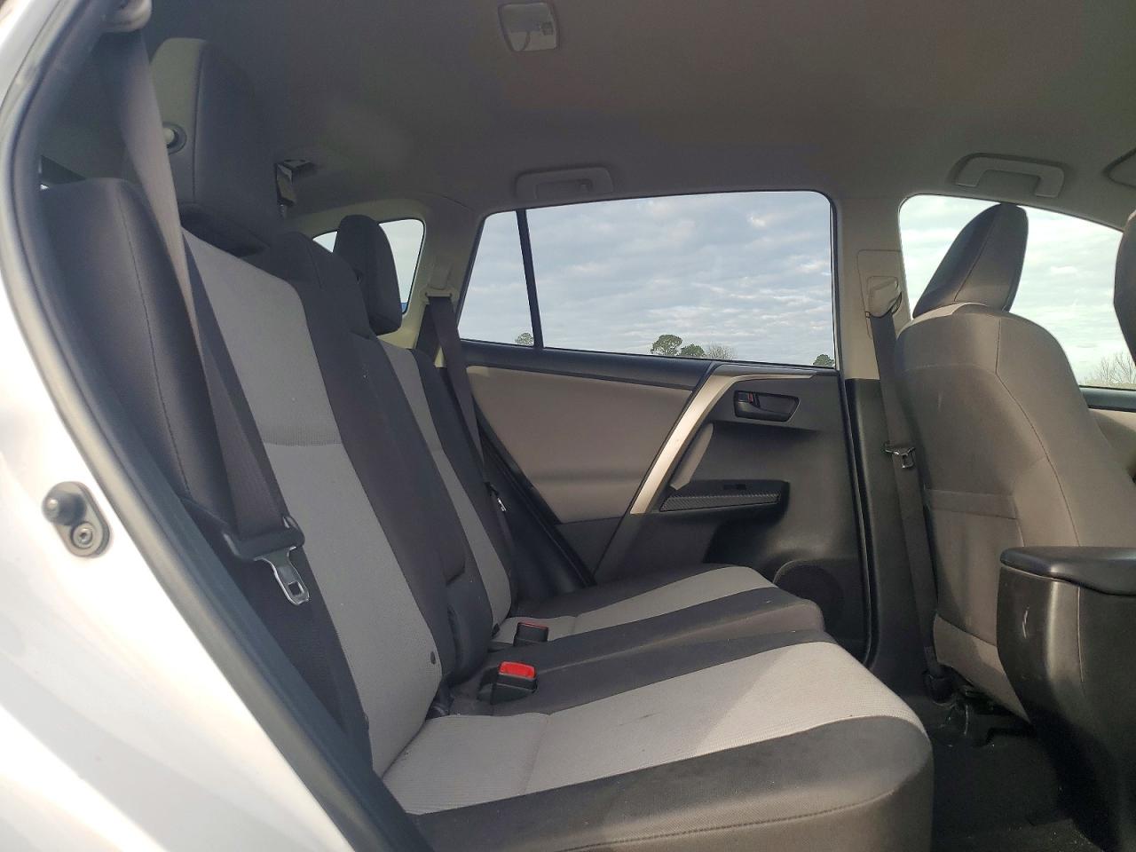 2015 TOYOTA RAV4 LE photo 11