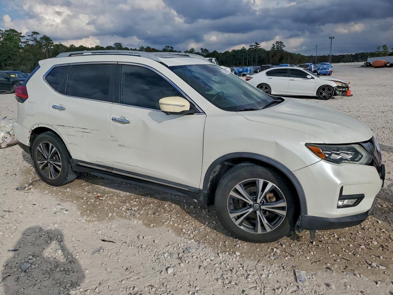 2017 NISSAN ROGUE S photo 4
