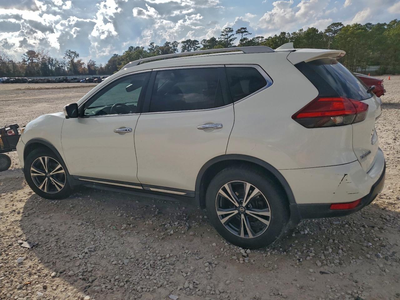 2017 NISSAN ROGUE S photo 2