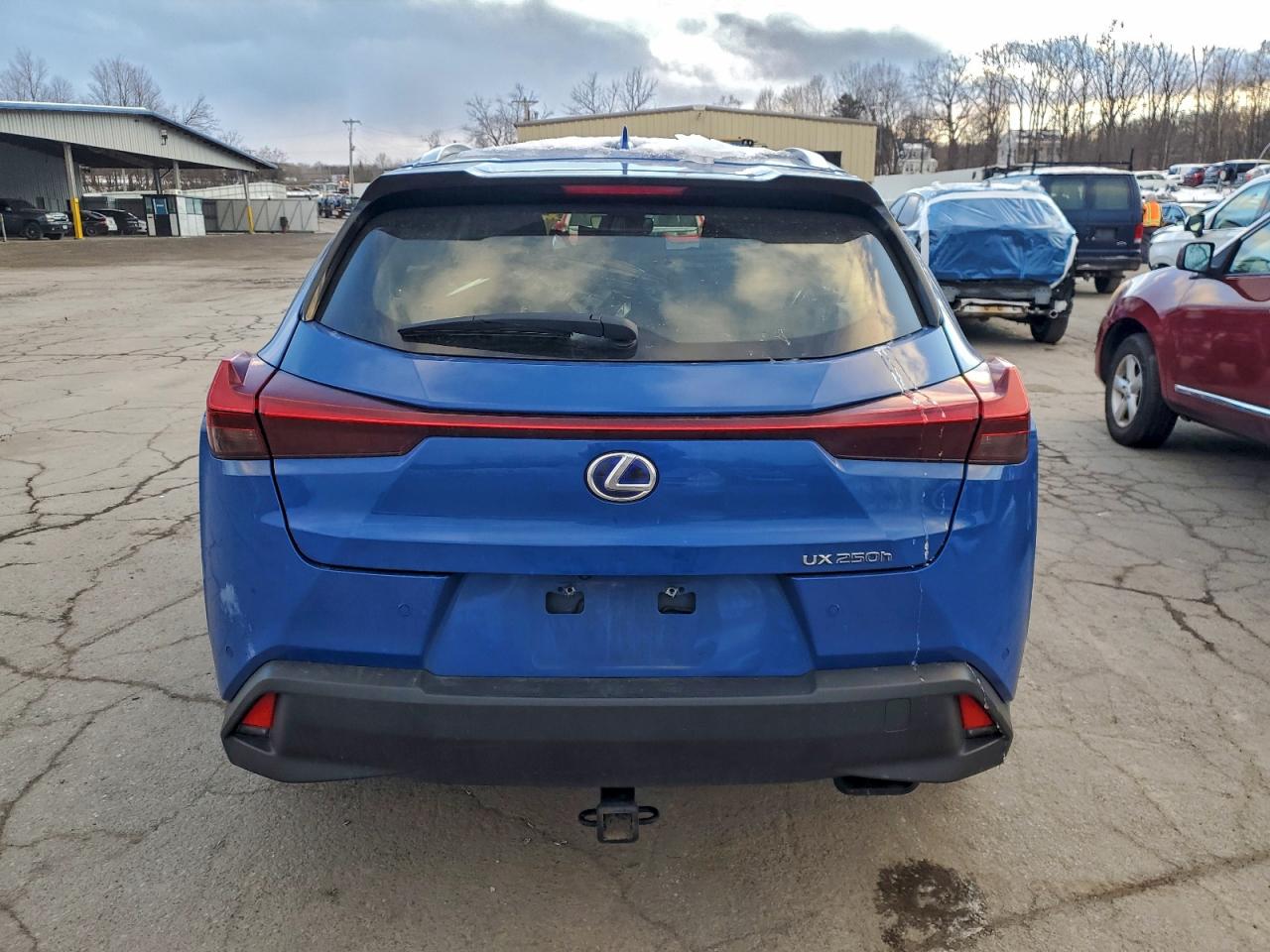 2022 LEXUS UX 250H BASE photo 6