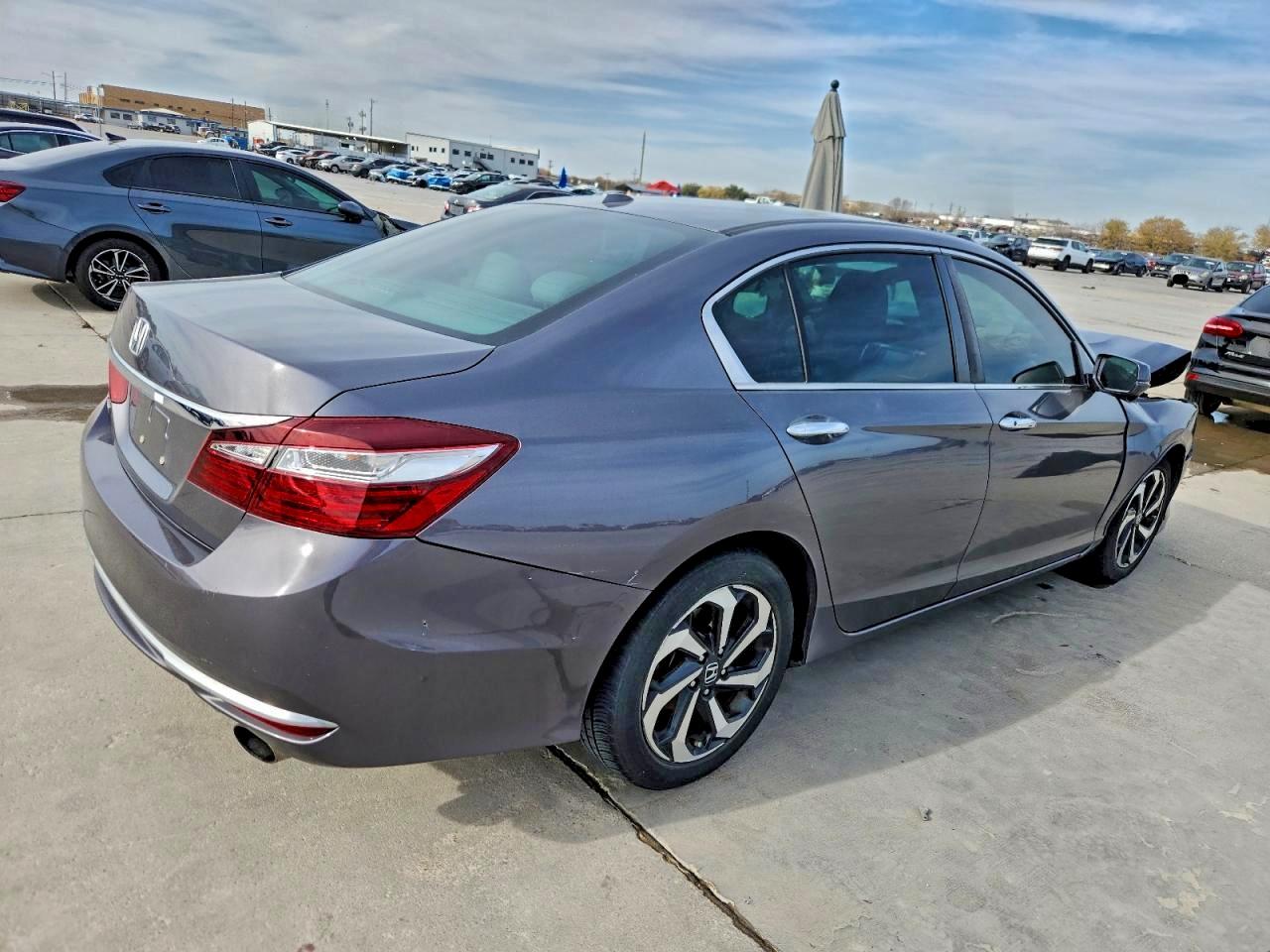 2016 HONDA ACCORD photo 3