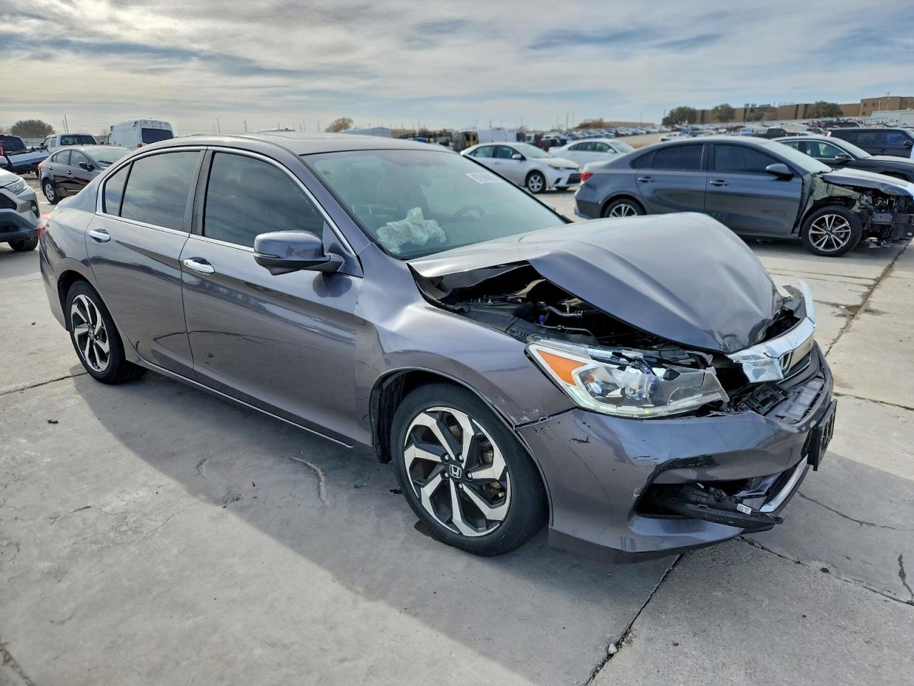 2016 HONDA ACCORD photo 4