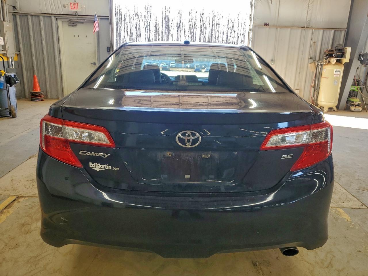 2012 TOYOTA CAMRY SE photo 16