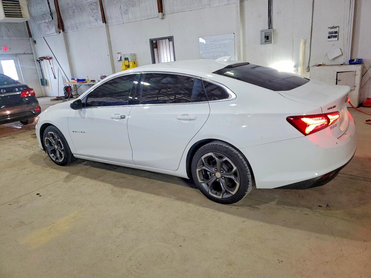 2021 CHEVROLET MALIBU LT photo 3