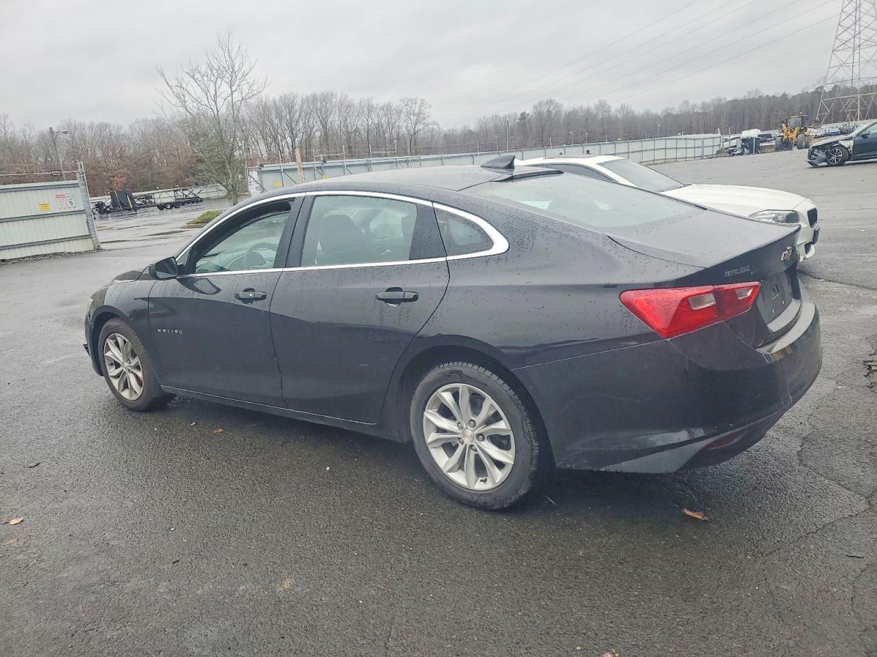 2023 CHEVROLET MALIBU LT photo 4