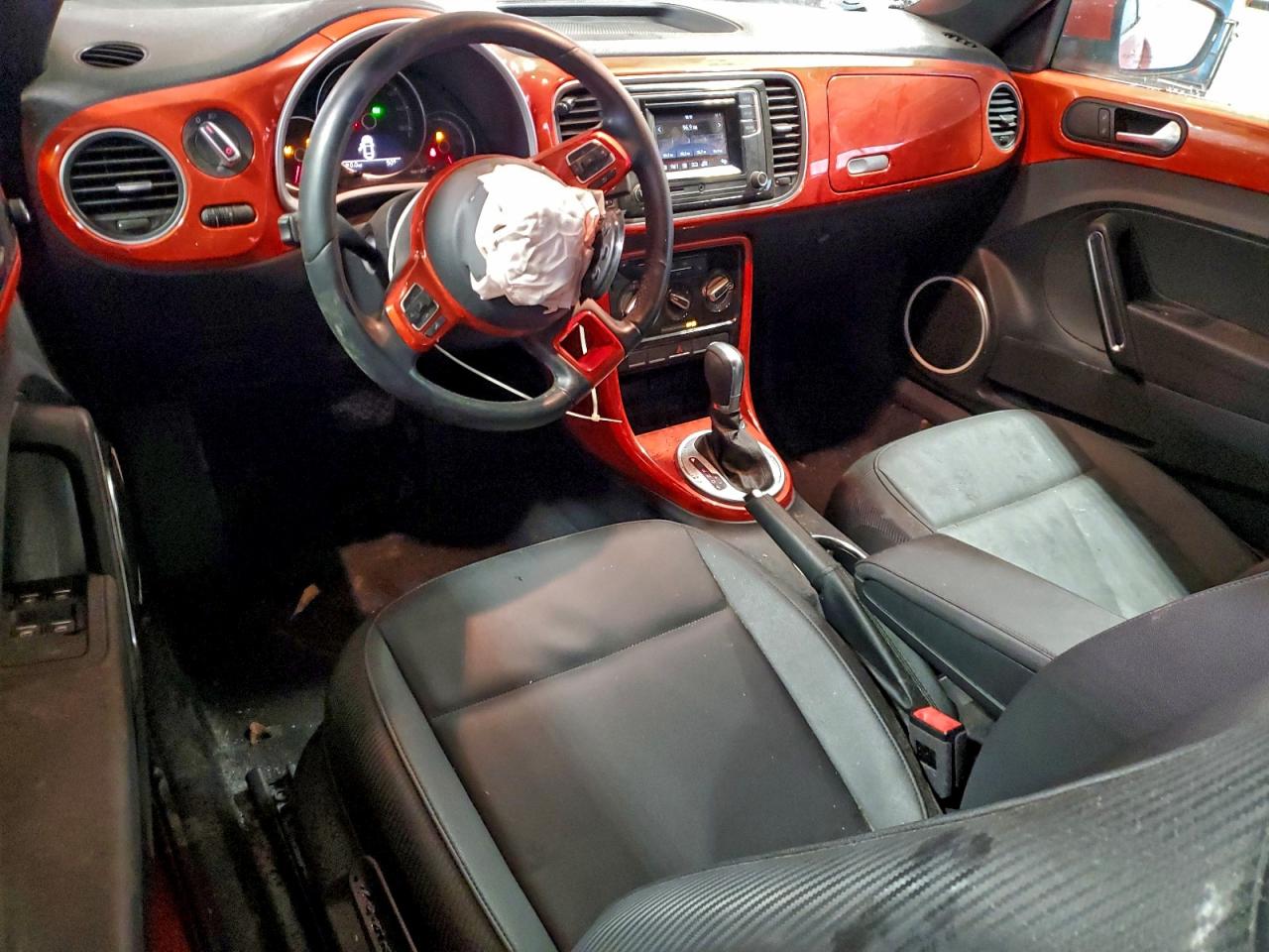 2019 VOLKSWAGEN BEETLE S photo 8