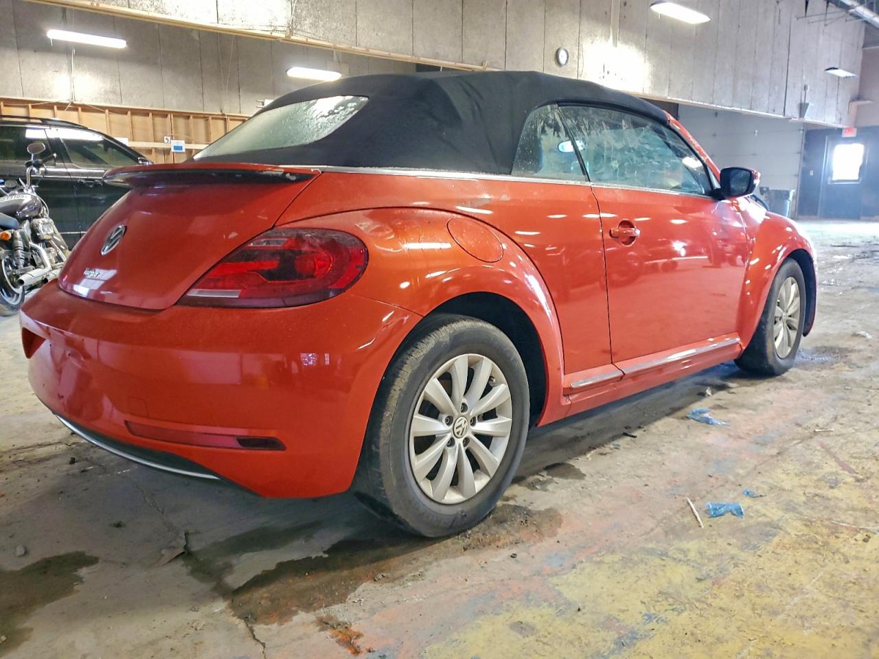 2019 VOLKSWAGEN BEETLE S photo 3