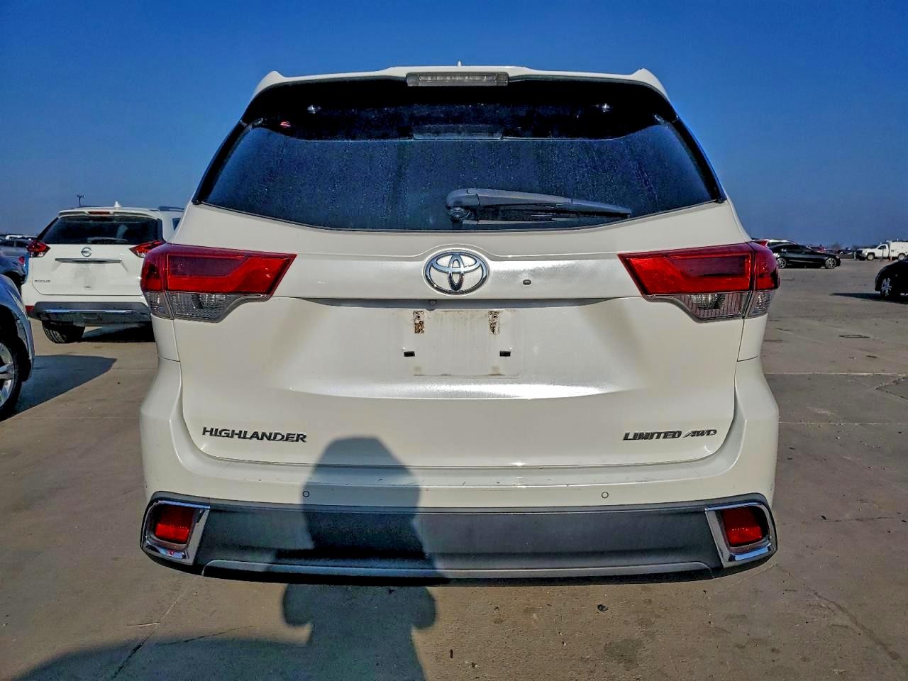 2019 TOYOTA HIGHLANDER LIMITED photo 16