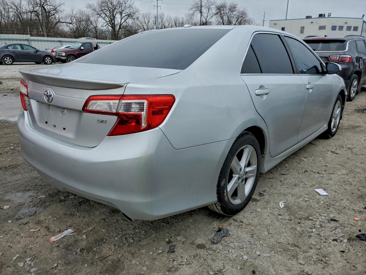 2013 TOYOTA CAMRY L photo 9