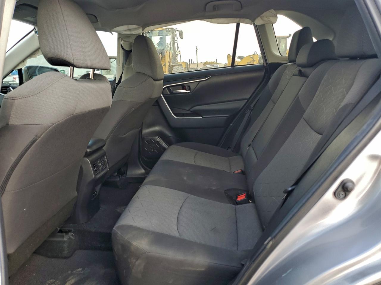 2021 TOYOTA RAV4 XLE photo 19