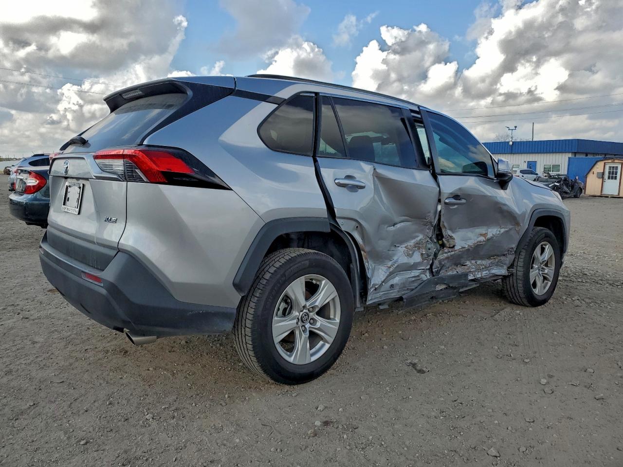 2021 TOYOTA RAV4 XLE photo 5