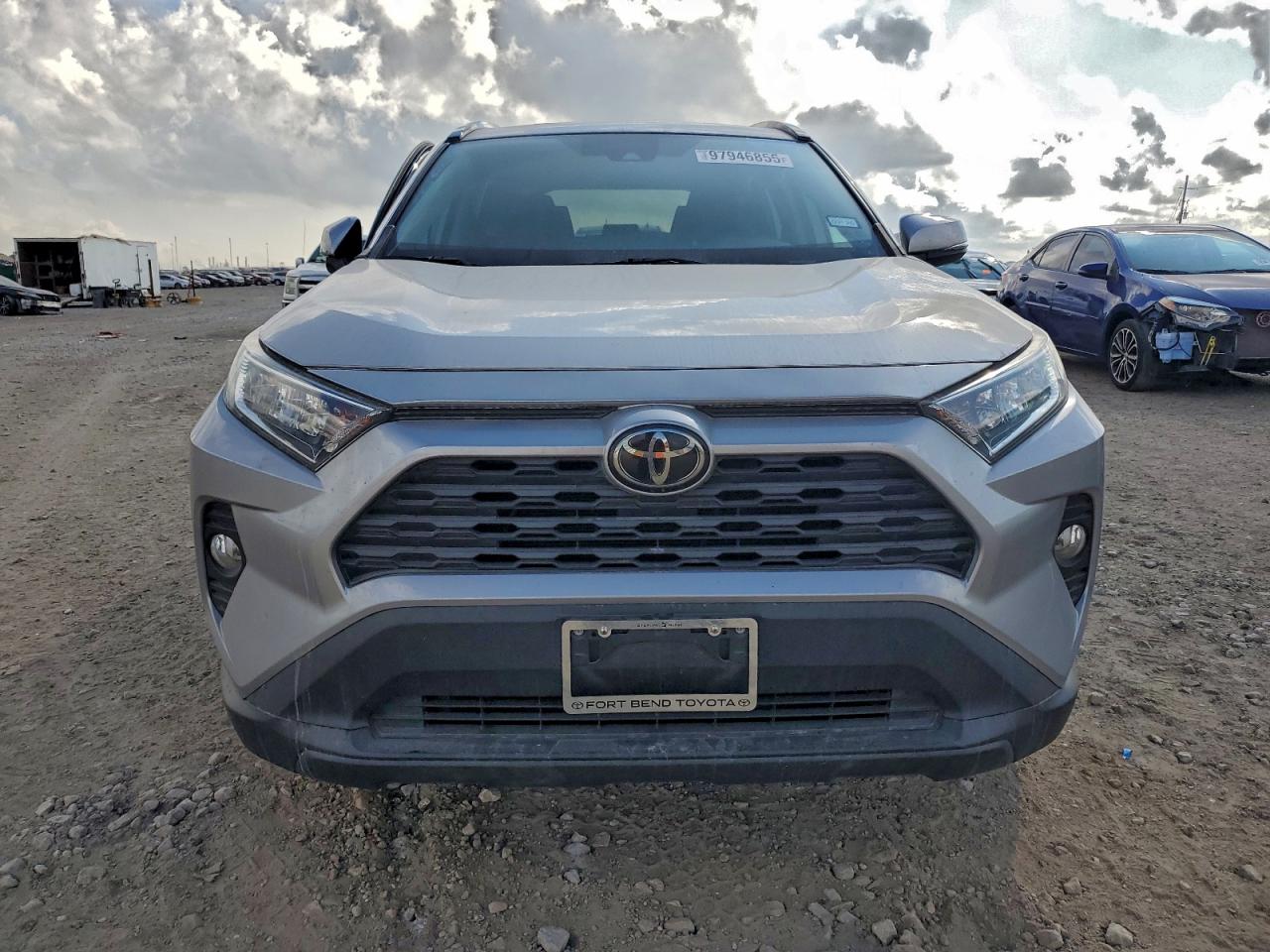 2021 TOYOTA RAV4 XLE photo 9