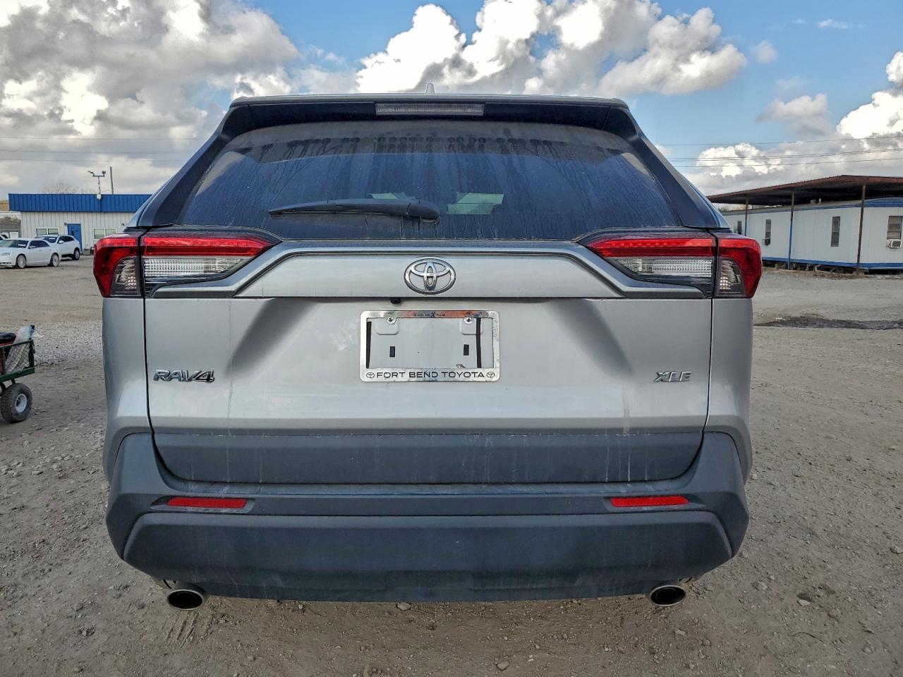 2021 TOYOTA RAV4 XLE photo 11