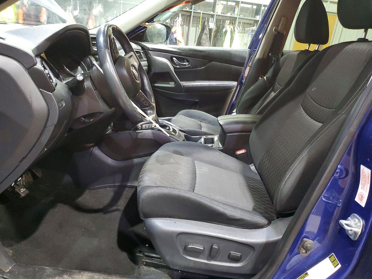 2017 NISSAN ROGUE SV photo 25
