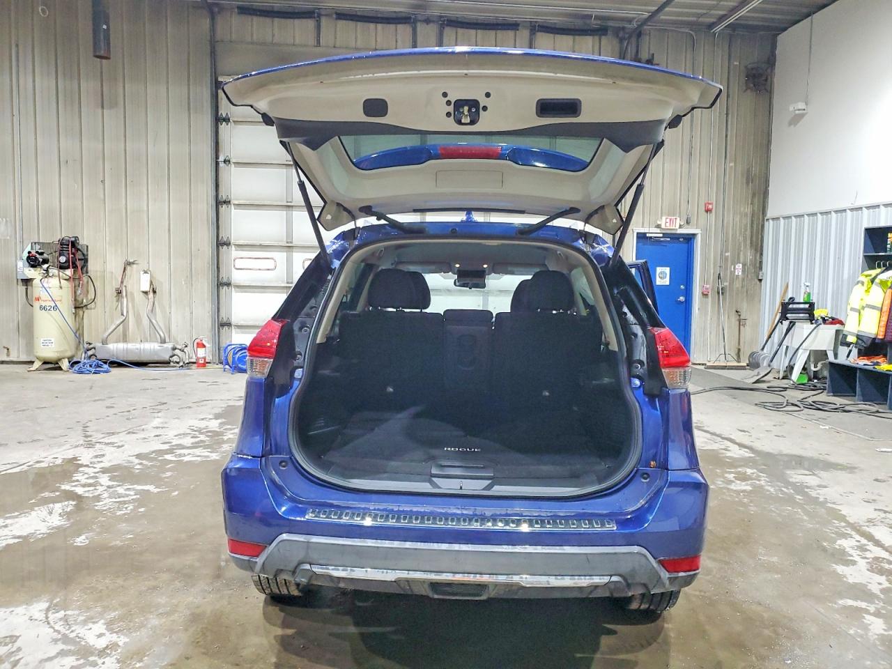 2017 NISSAN ROGUE SV photo 21
