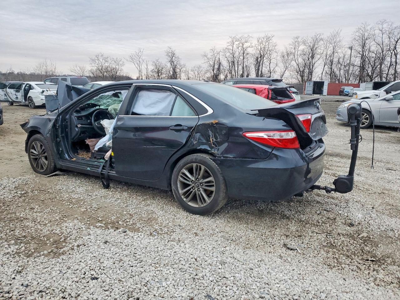 2016 TOYOTA CAMRY LE photo 3