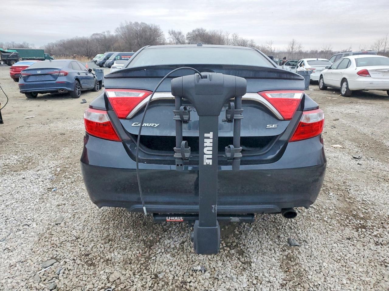 2016 TOYOTA CAMRY LE photo 11