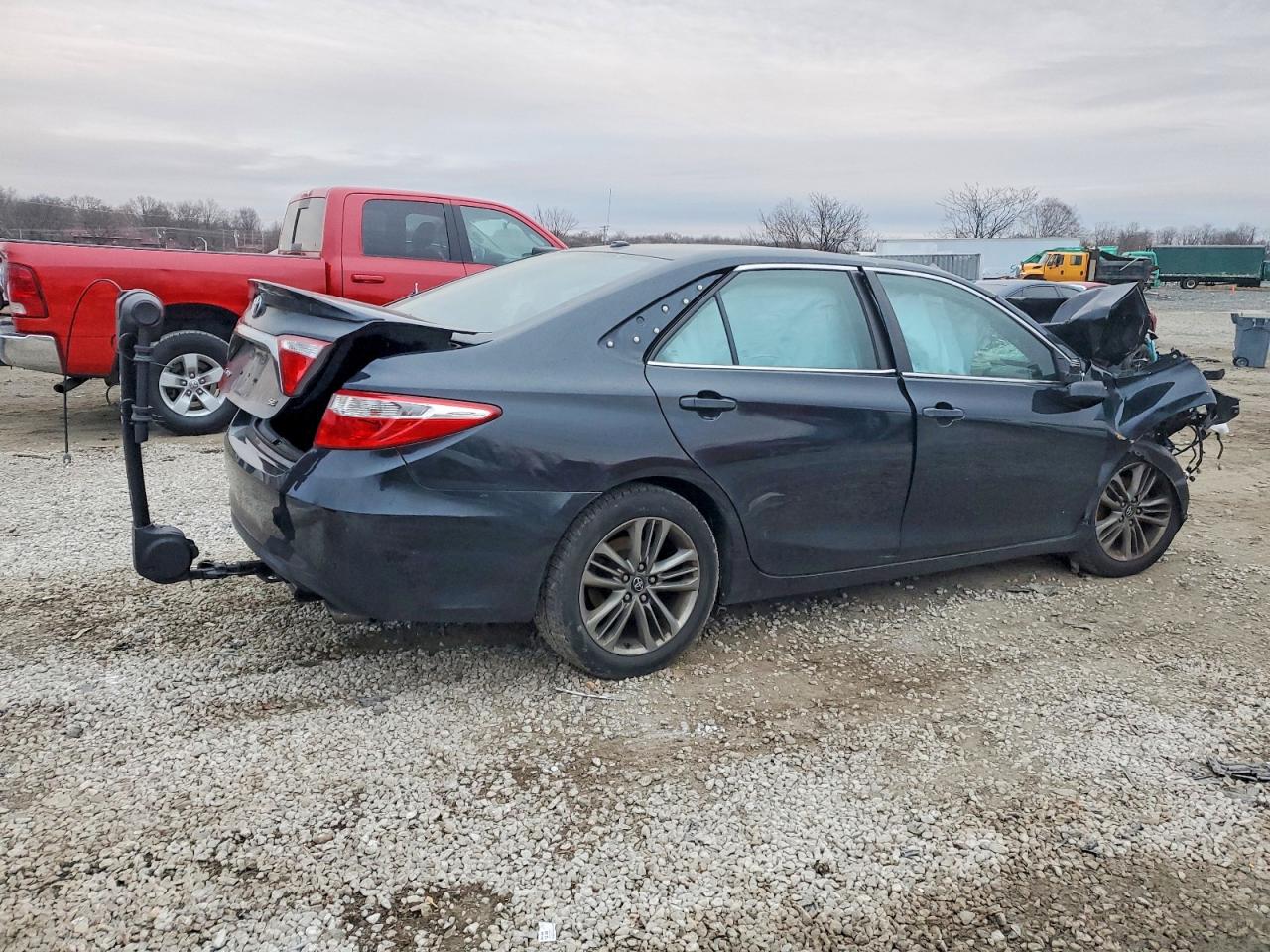 2016 TOYOTA CAMRY LE photo 5