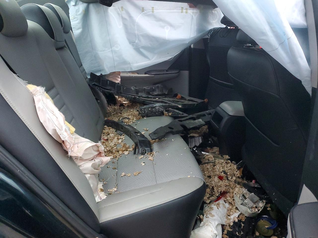 2016 TOYOTA CAMRY LE photo 19