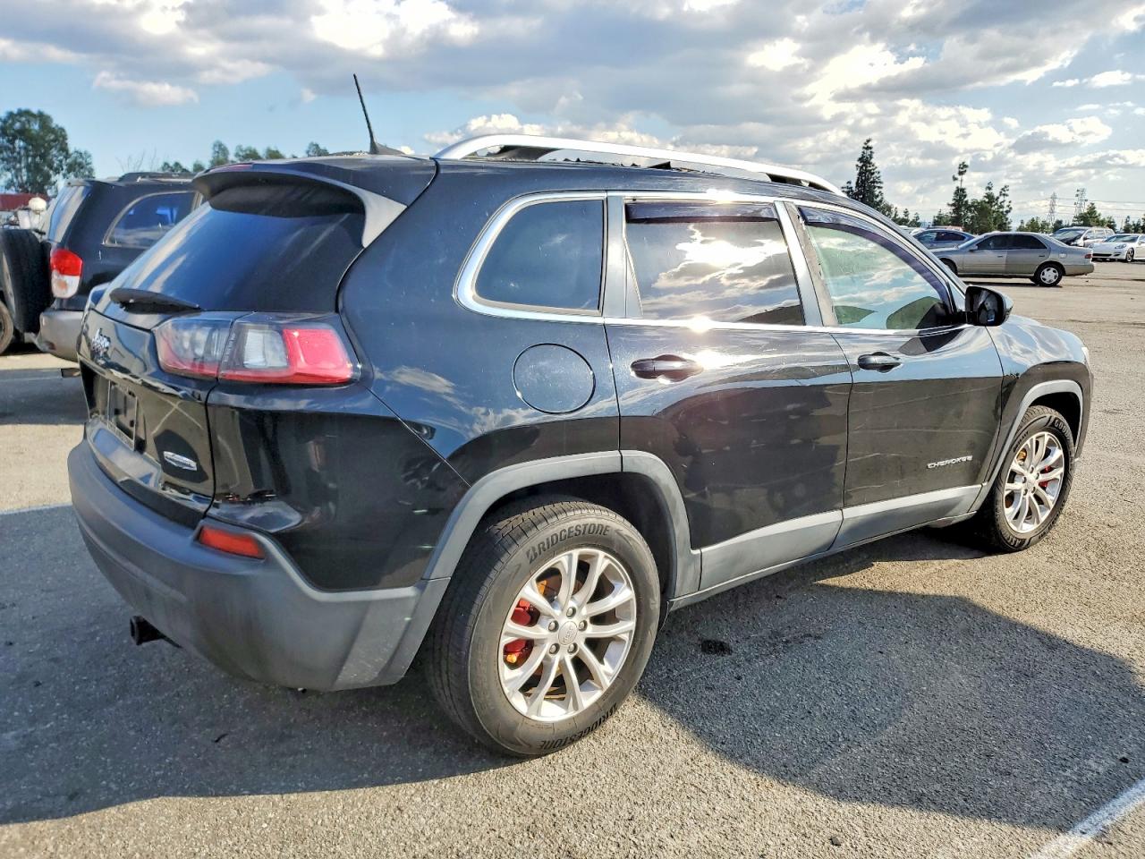 2019 JEEP CHEROKEE LATITUDE photo 3