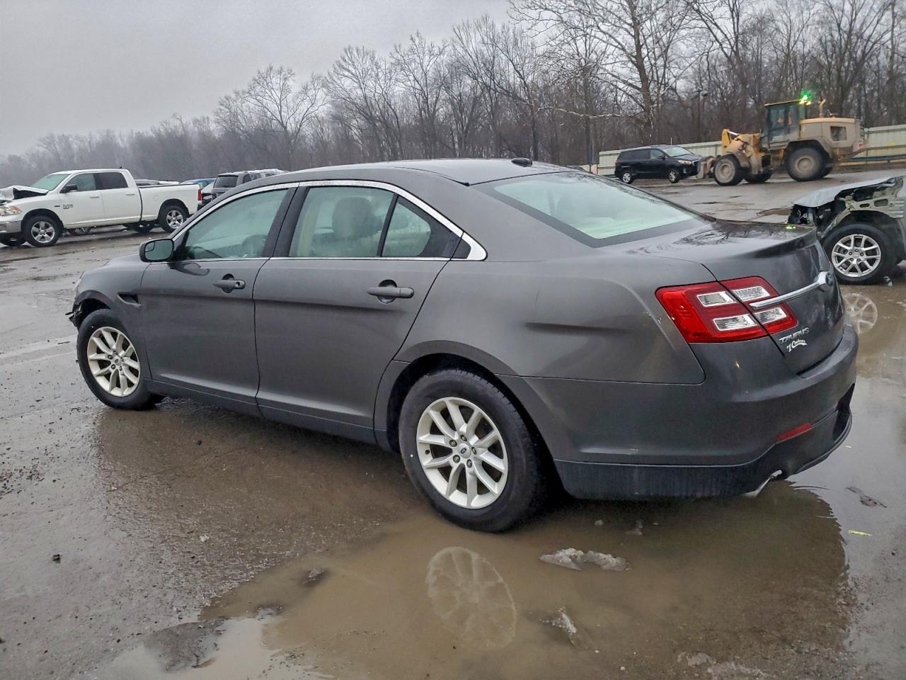 2015 FORD TAURUS SE photo 4