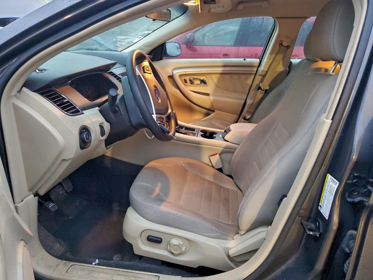 2015 FORD TAURUS SE photo 19