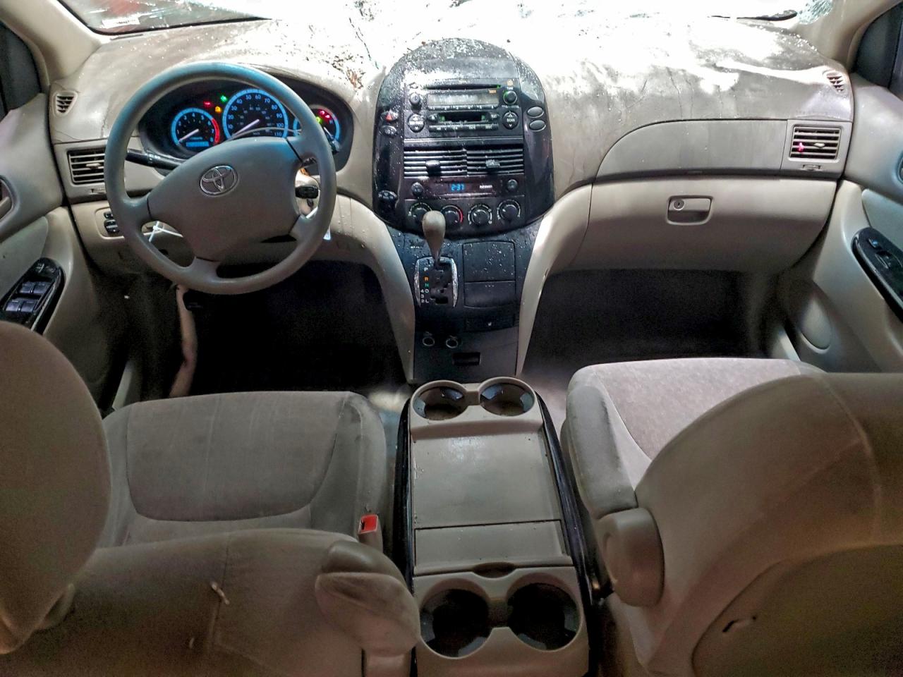 2004 TOYOTA SIENNA CE photo 22