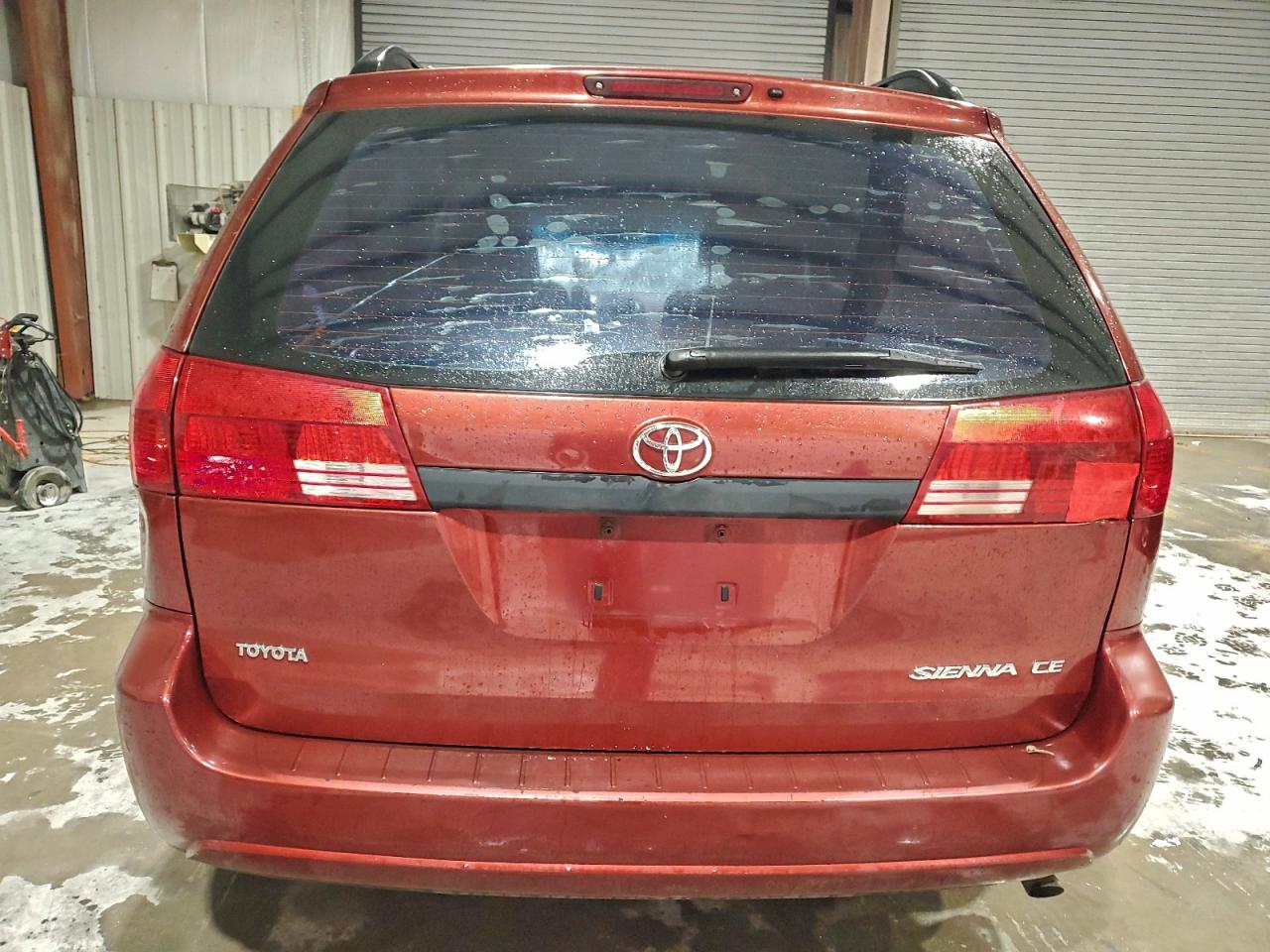 2004 TOYOTA SIENNA CE photo 16