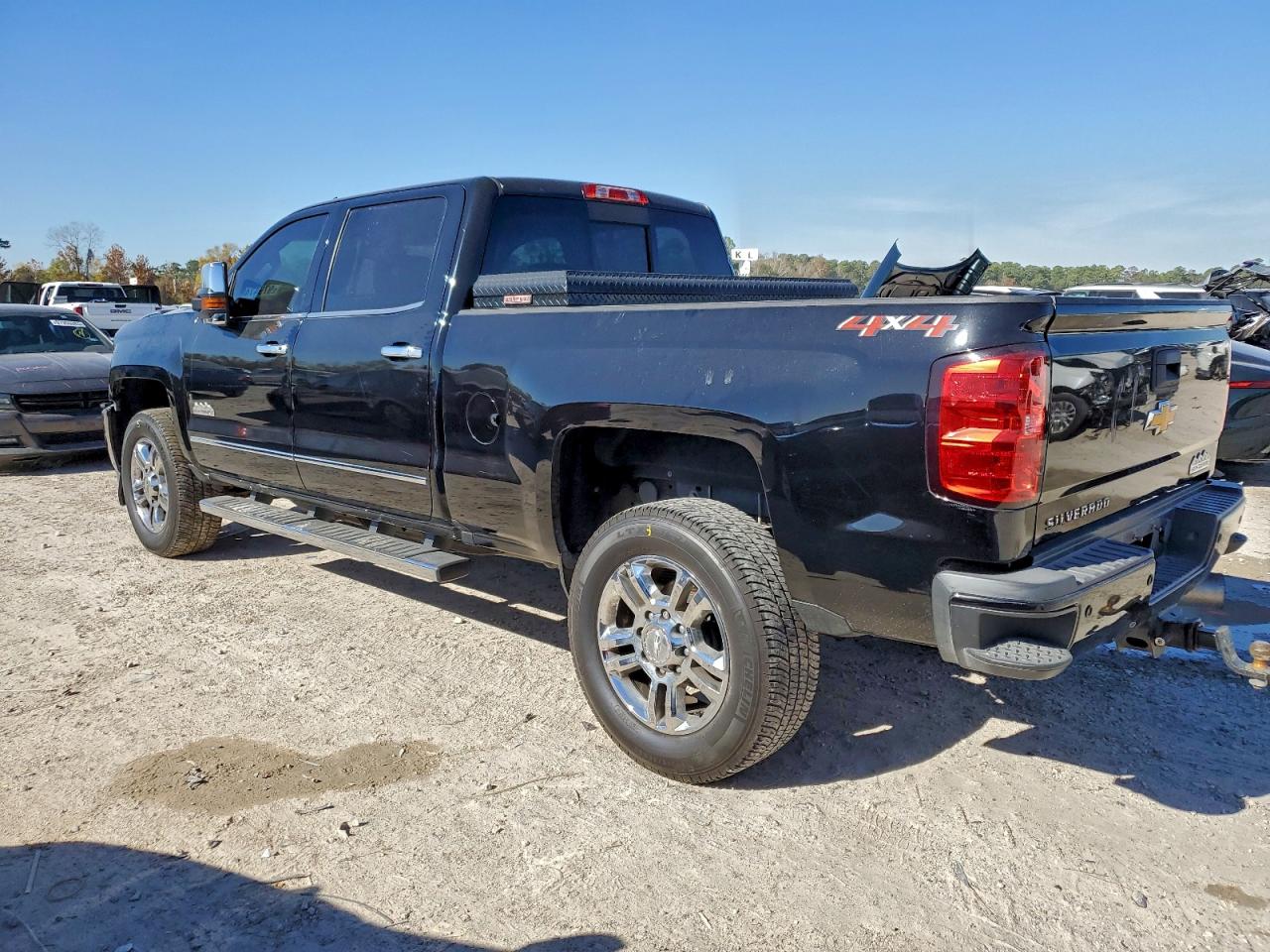 2018 CHEVROLET SILVERADO K2500 HIGH COUNTRY photo 3