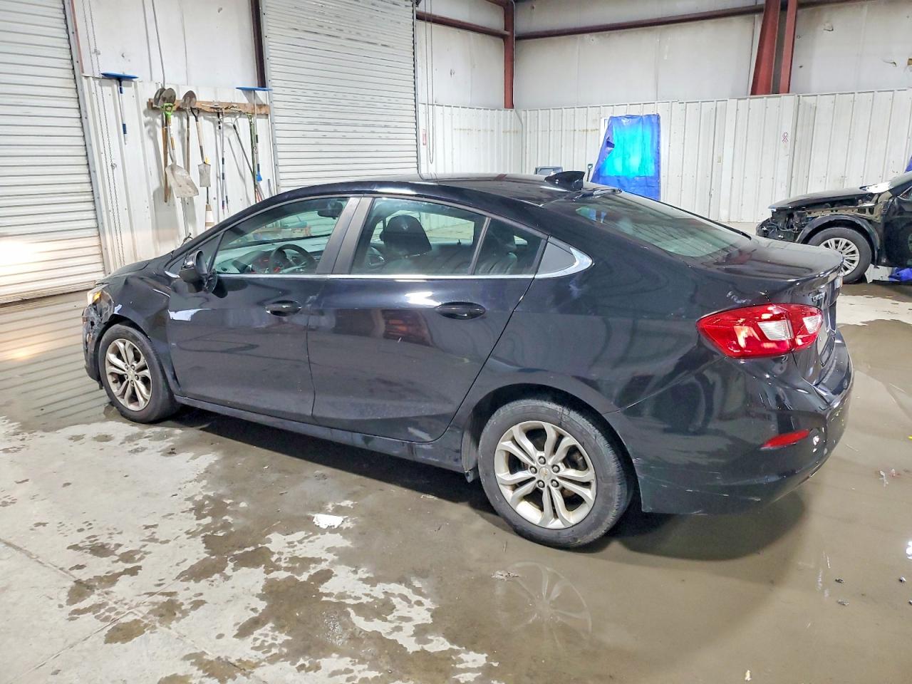 2019 CHEVROLET CRUZE LT photo 2